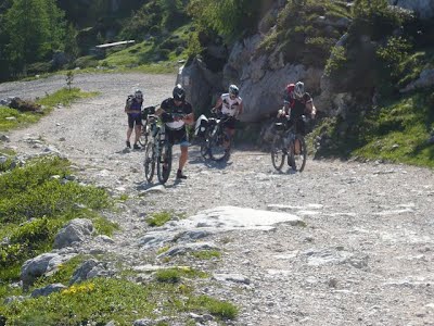 https://sites.google.com/site/60ergang/_/rsrc/1310504070515/rad/transalp-2011/4-tag/Transalp%281329%29.JPG?height=300&width=400